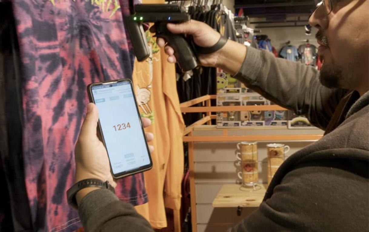 Leitura de estoque com RFID em loja de varejo